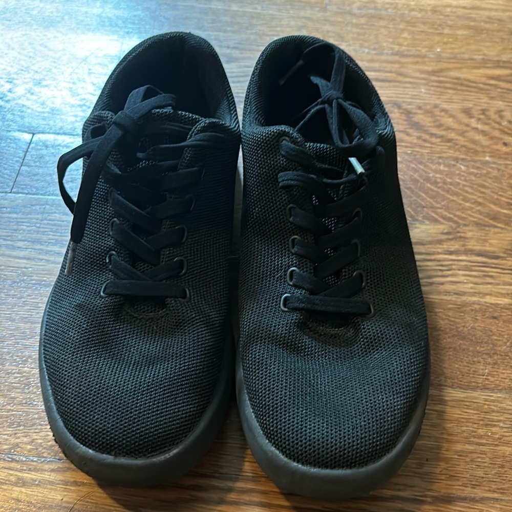 Black Atoms, barely used, 8.5 (or M7)